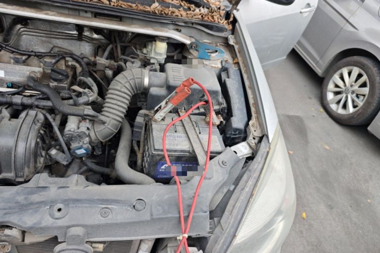 Used Geely Auto Ocean 2012 Energy-Saving Edition 1.5L Manual SuperDelight Model Engine Bay Left