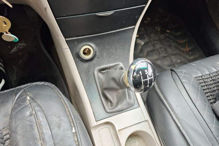 Used Geely Auto Ocean 2012 Energy-Saving Edition 1.5L Manual SuperDelight Model Gear Lever