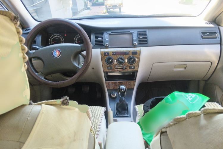 Used Geely Auto Ocean 2012 Energy-Saving Edition 1.5L Manual SuperDelight Model Center Console