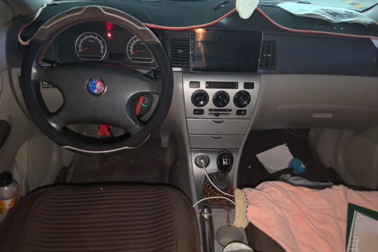 Used Geely Auto Ocean 2012 Energy-Saving Model 1.5L Manual Entry-Level Trim Center Console