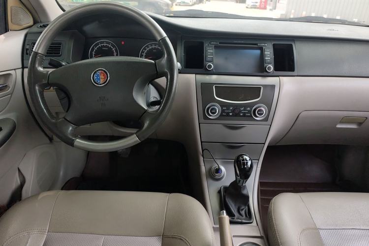 Used Geely Auto Ocean 2012 Energy-Saving Edition 1.5L Manual Luxury Model Center Console