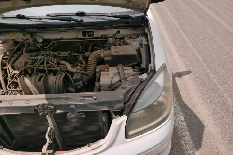 Used Geely Auto Ocean 2012 Energy-Saving Edition 1.5L Manual SuperDelight Model Engine Bay Left