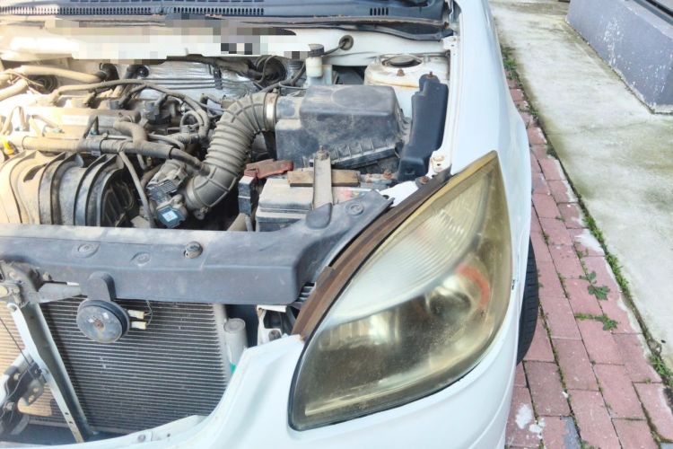 Used Geely Auto Ocean 2012 Energy-Saving Edition 1.5L Manual SuperDelight Model Engine Bay Left
