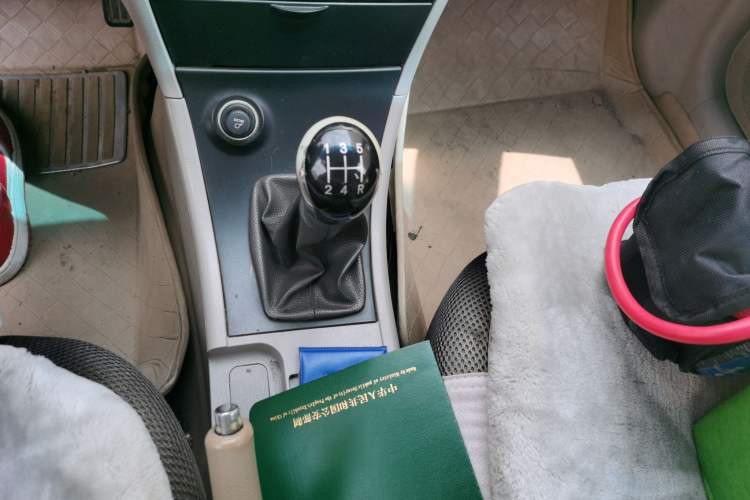 Used Geely Auto Ocean 2012 Energy-Saving Edition 1.5L Manual SuperDelight Model Gear Lever