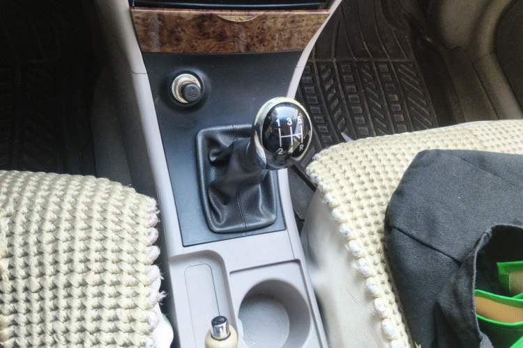 Used Geely Auto Ocean 2012 Energy-Saving Edition 1.5L Manual SuperDelight Model Gear Lever