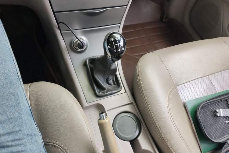 Used Geely Auto Ocean 2012 Energy-Saving Edition 1.5L Manual Luxury Model Gear Lever