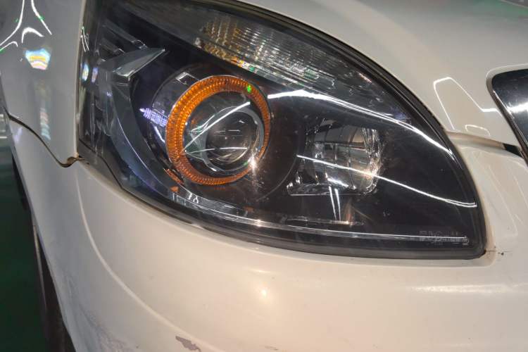 Used Geely Auto Ocean 2012 Energy-Saving Model 1.5L Manual Entry-Level Trim Right Front Headlight
