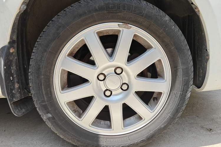 Used Geely Auto Ocean 2012 Energy-Saving Edition 1.5L Manual SuperDelight Model Right Front Wheel Hub
