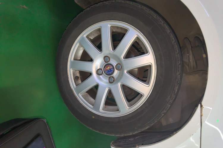 Used Geely Auto Ocean 2012 Energy-Saving Model 1.5L Manual Entry-Level Trim Right Front Wheel Hub