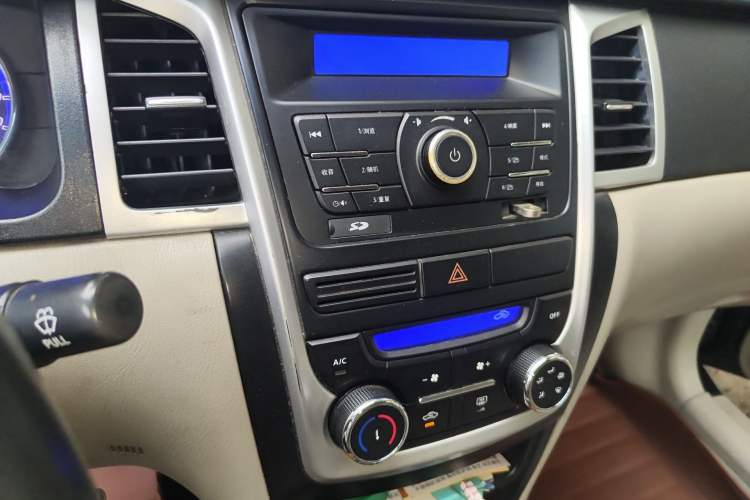 Used Geely Auto Ocean 2014 1.5L Manual Elite Model Audio And AC Panel