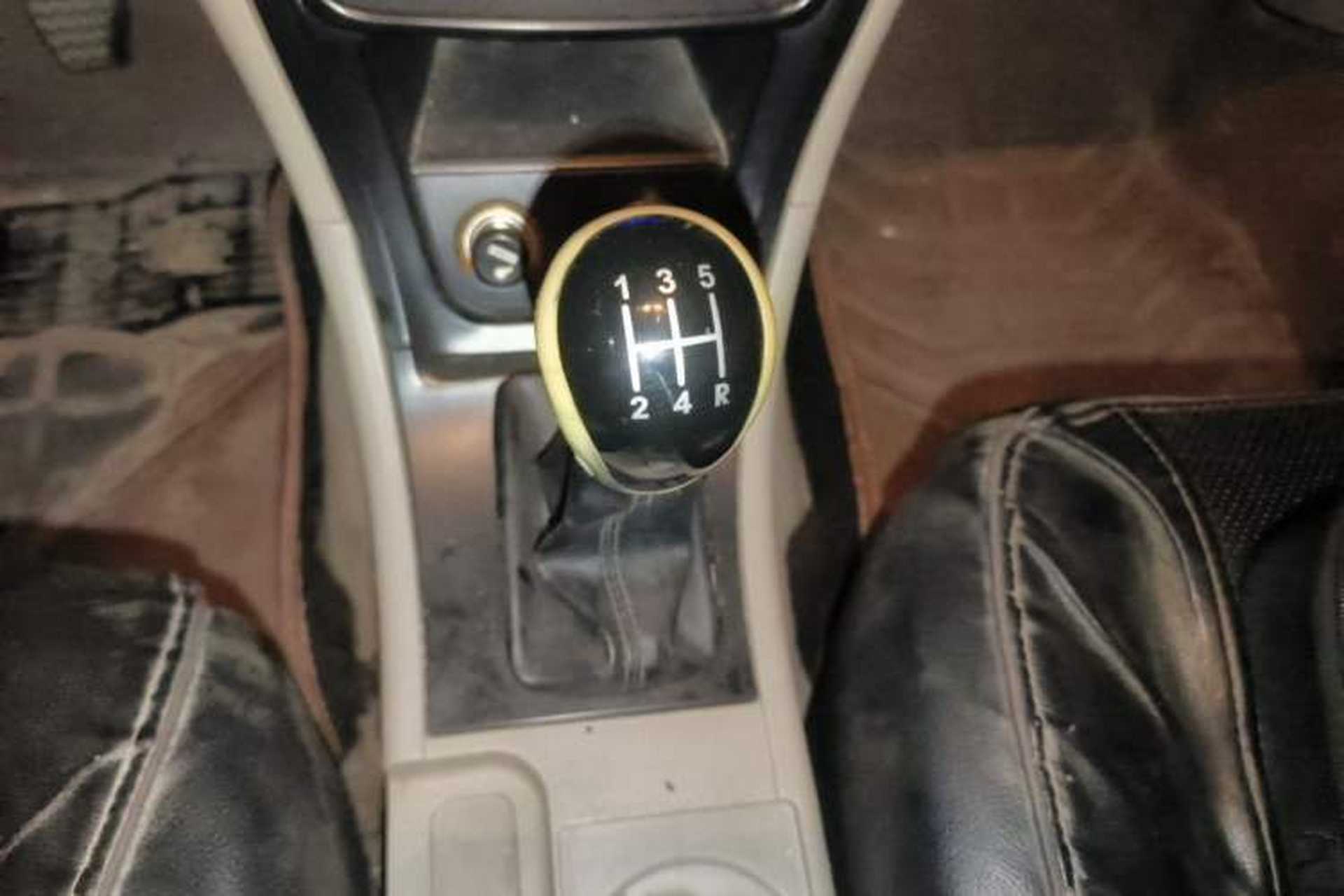 Used Geely Auto Ocean 2014 1.5L Manual Elite Model Gear Lever