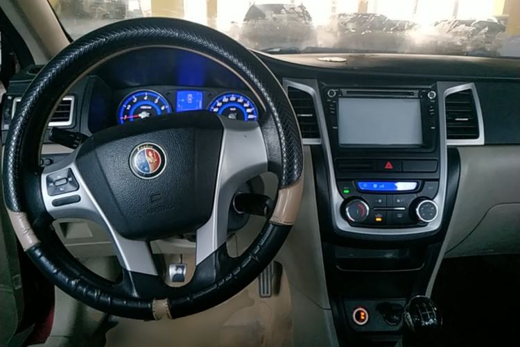 Used Geely Auto Ocean 2014 1.5L Manual Elite Model Center Console