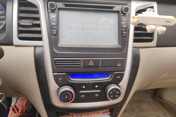 Used Geely Auto Ocean 2014 1.5L Manual Elite Model Audio And AC Panel
