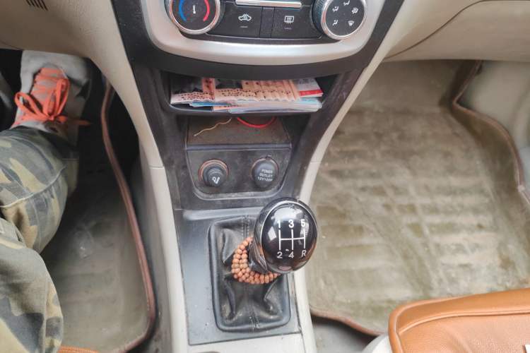 Used Geely Auto Ocean 2014 1.5L Manual Elite Model Gear Lever