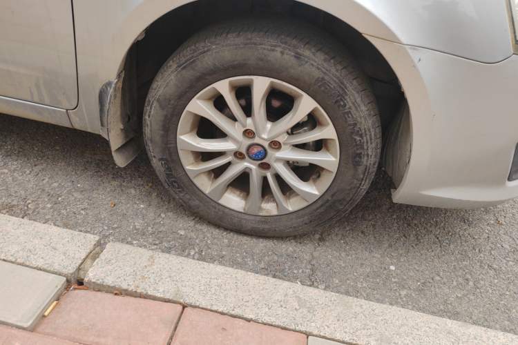 Used Geely Auto Ocean 2014 1.5L Manual Elite Model Right Front Wheel Hub