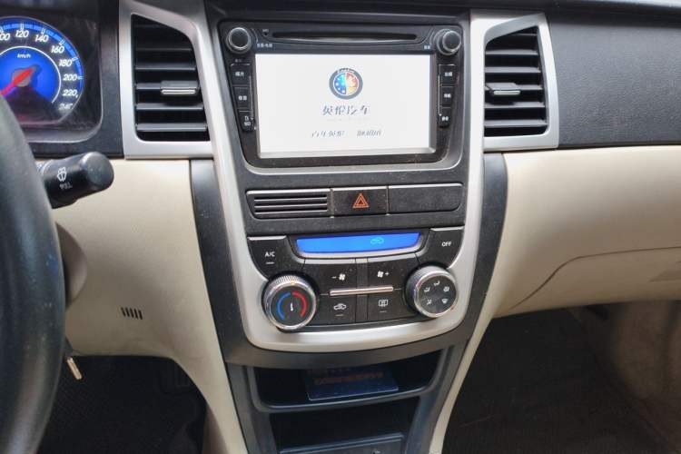 Used Geely Auto Ocean 2014 1.5L Manual Elite Model Audio And AC Panel