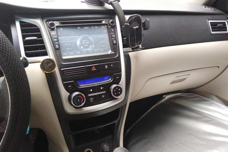 Used Geely Auto Ocean 2014 1.5L Manual Overdrive Trim Audio And AC Panel