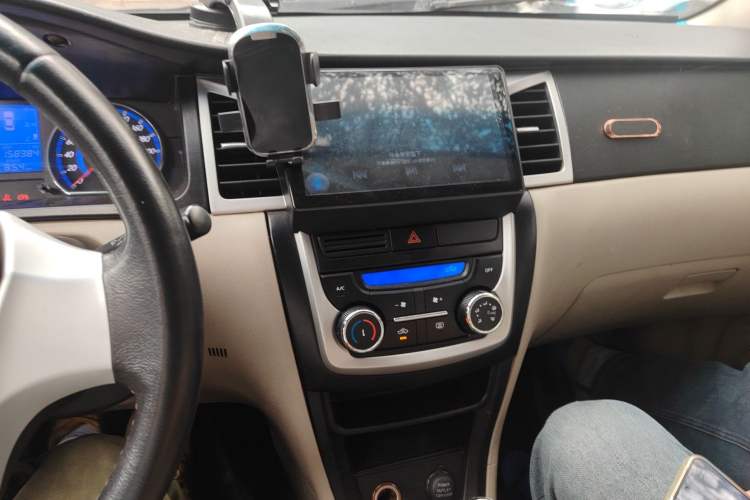 Used Geely Auto Ocean 2014 1.5L Manual Elite Model Audio And AC Panel