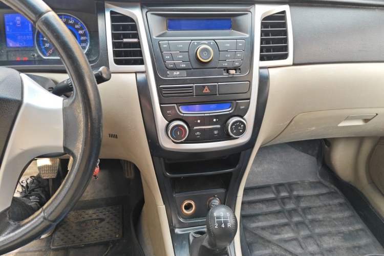 Used Geely Auto Ocean 2014 1.5L Manual Elite Model Audio And AC Panel