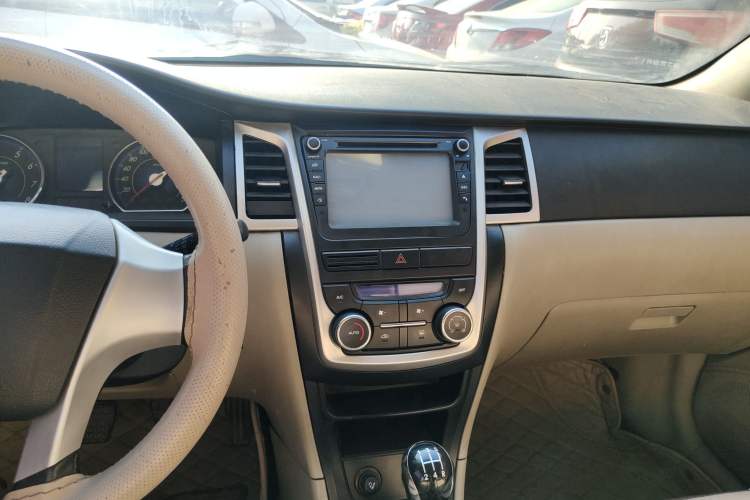 Used Geely Auto Ocean 2014 1.5L Manual Luxury Model Audio And AC Panel