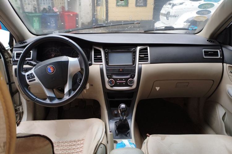 Used Geely Auto Ocean 2014 1.5L Manual Elite Model Center Console