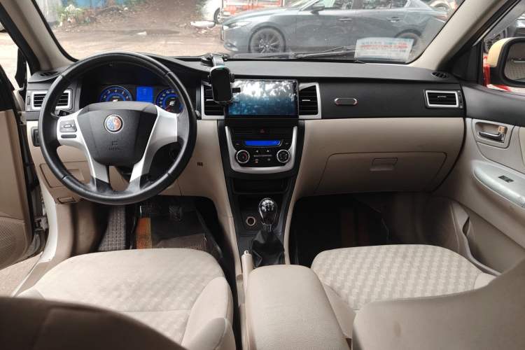 Used Geely Auto Ocean 2014 1.5L Manual Elite Model Center Console