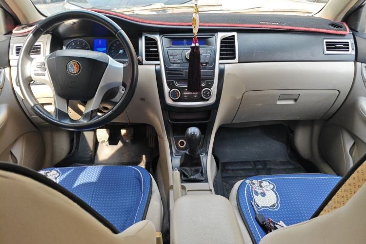 Used Geely Auto Ocean 2014 1.5L Manual Elite Model Center Console