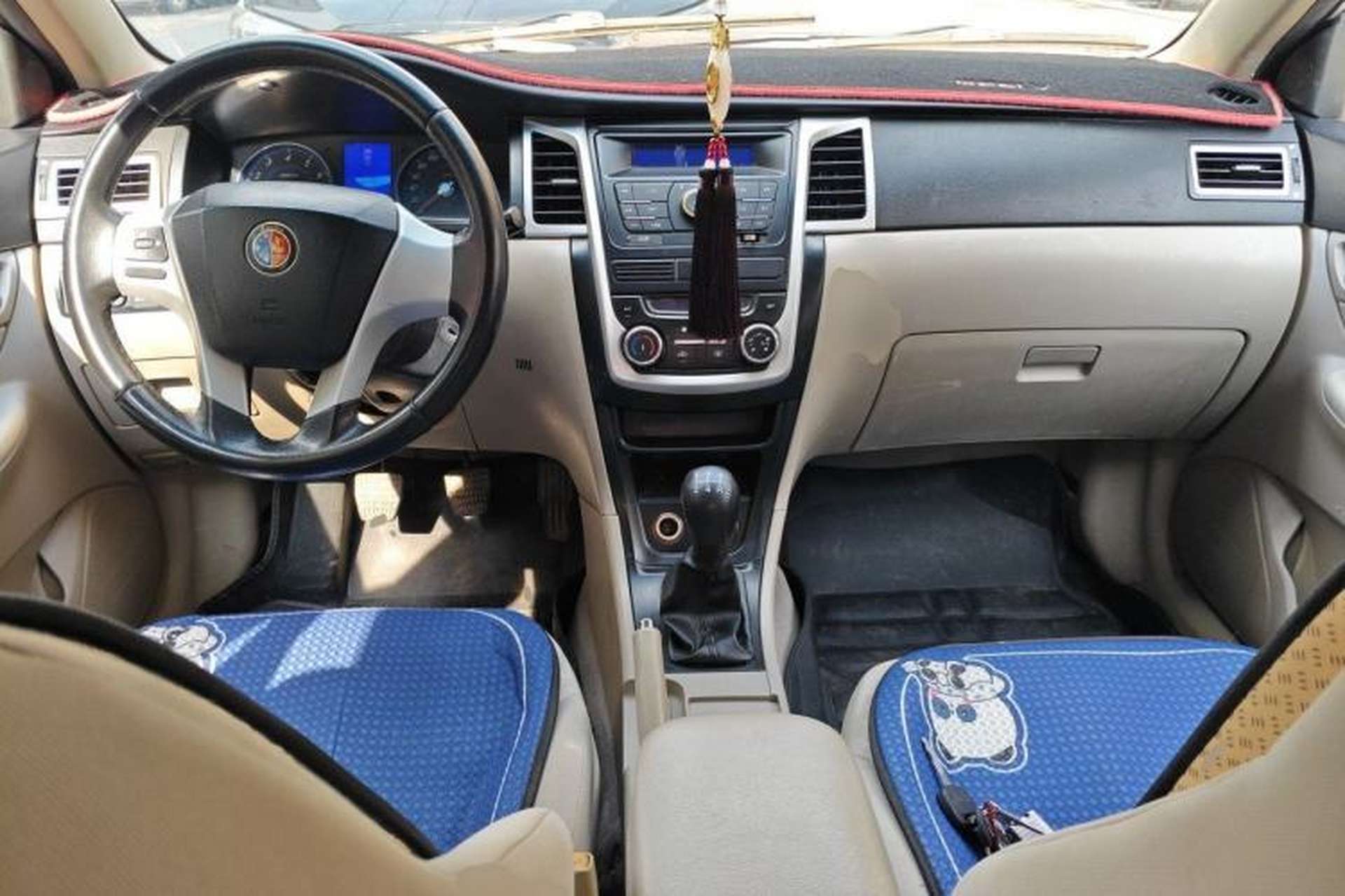Used Geely Auto Ocean 2014 1.5L Manual Elite Model Center Console