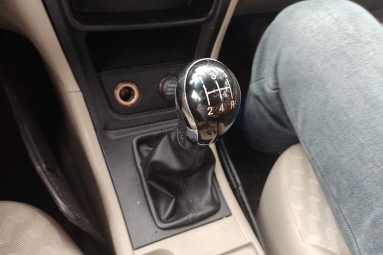 Used Geely Auto Ocean 2014 1.5L Manual Elite Model Gear Lever