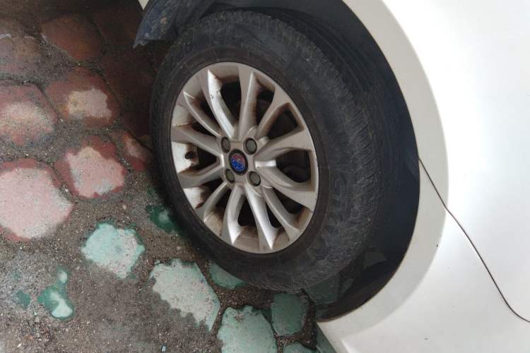 Used Geely Auto Ocean 2014 1.5L Manual Overdrive Trim Right Front Wheel Hub