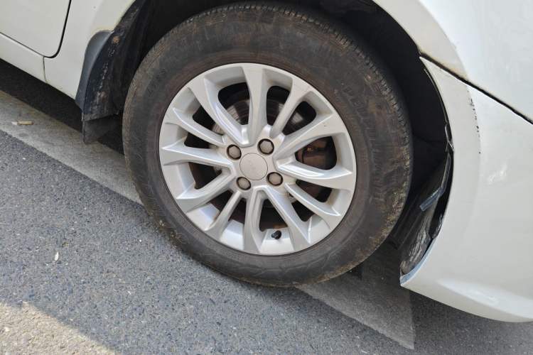 Used Geely Auto Ocean 2014 1.5L Manual Elite Model Right Front Wheel Hub