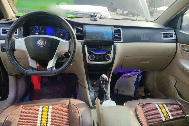 Used Geely Auto Ocean 2015 1.5L Manual Entry-Level Model Center Console
