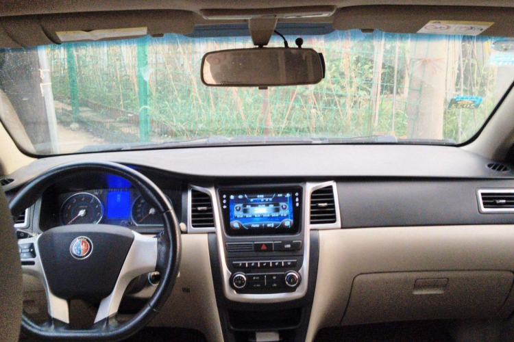 Used Geely Auto Ocean 2015 1.5L Manual Elite Model Center Console