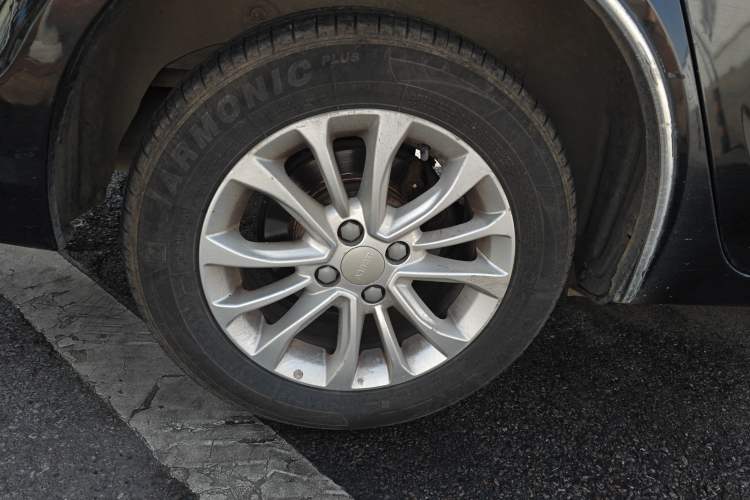 Used Geely Auto Ocean 2015 1.5L Manual Entry-Level Model Exterior 8