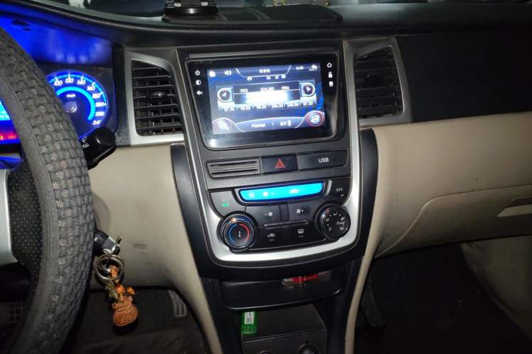 Used Geely Auto Ocean 2015 1.5L Manual Elite Model Audio And AC Panel
