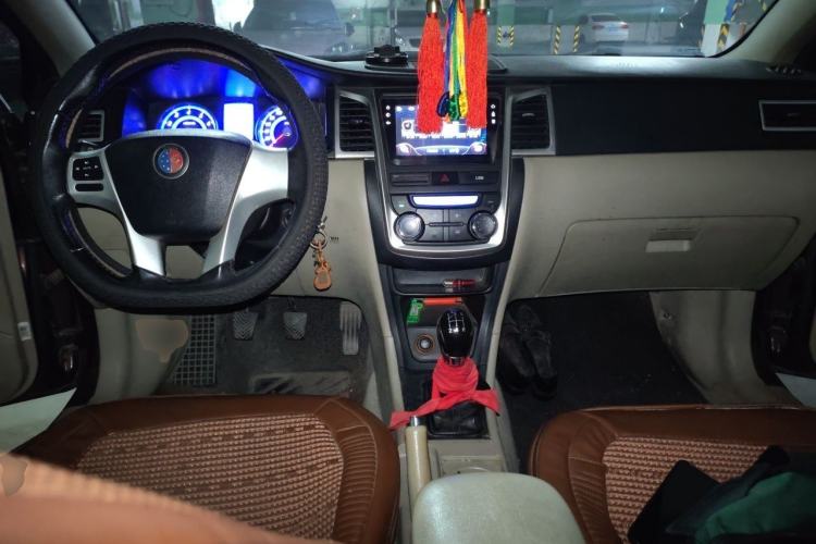 Used Geely Auto Ocean 2015 1.5L Manual Elite Model Center Console