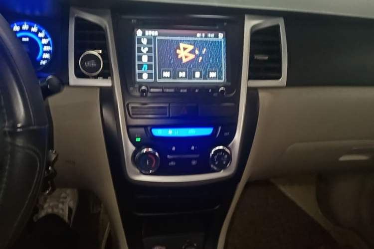 Used Geely Auto Ocean 2015 1.5L Manual Entry-Level Model Audio And AC Panel