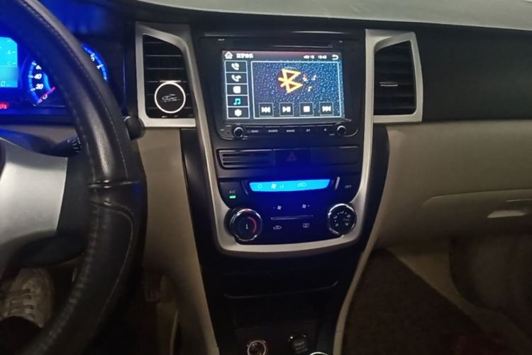 Used Geely Auto Ocean 2015 1.5L Manual Entry-Level Model Center Console