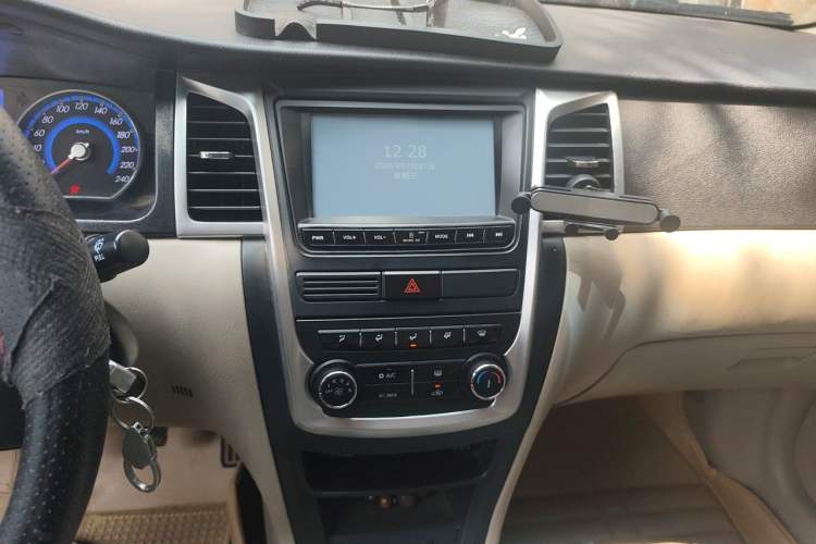 Used Geely Auto Ocean 2015 1.5L Manual Entry-Level Model Audio And AC Panel