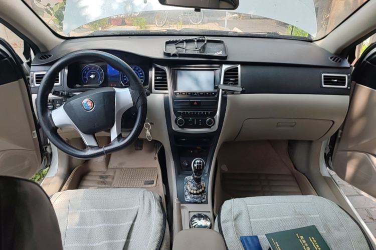 Used Geely Auto Ocean 2015 1.5L Manual Entry-Level Model Center Console
