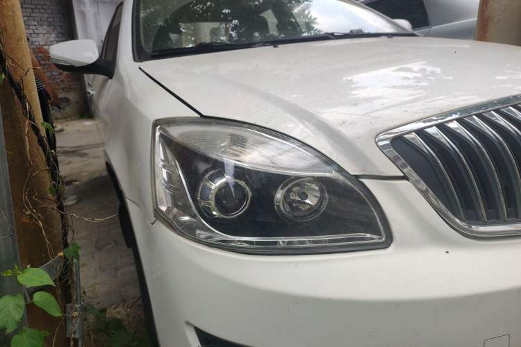 Used Geely Auto Ocean 2015 1.5L Manual Entry-Level Model Right Front Headlight