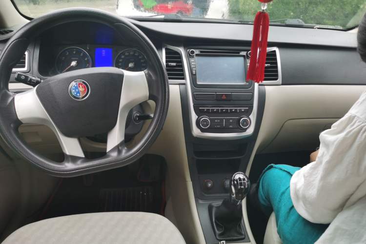 Used Geely Auto Ocean 2015 1.5L Manual Entry-Level Model Center Console