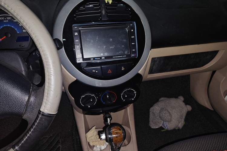 Used Geely Auto Panda 2010 "Love Her" Edition 1.3L Automatic Comfort Version Audio And AC Panel