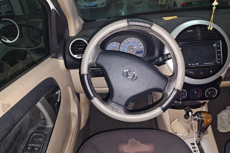 Used Geely Auto Panda 2010 "Love Her" Edition 1.3L Automatic Comfort Version Steering Wheel
