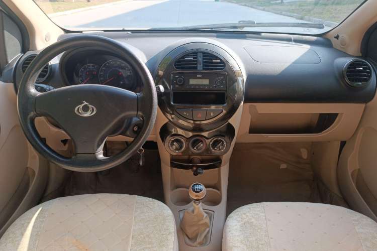 Used Geely Auto Panda 2011 1.3L Manual Comfort II Center Console