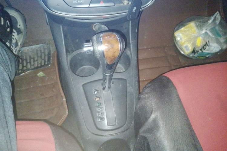 Used Geely Auto Panda 2015 1.5L Automatic Cool & Fun Edition Gear Lever