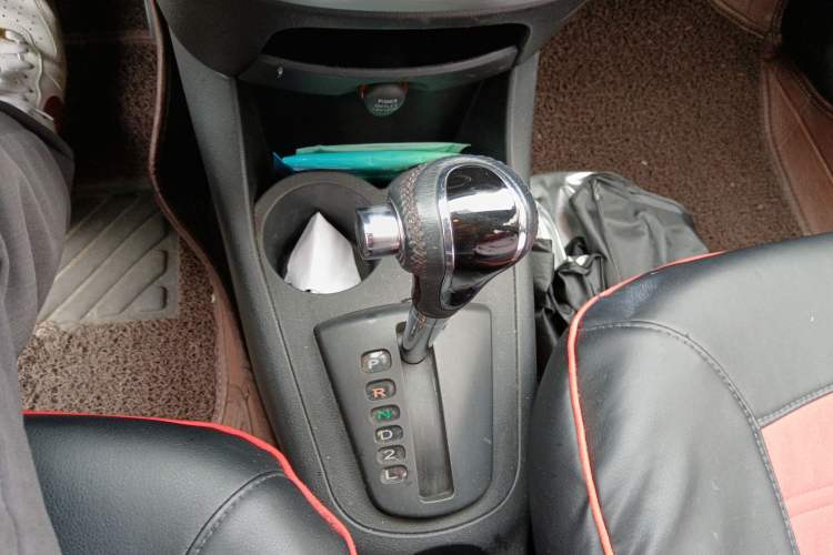 Used Geely Auto Panda 2015 1.5L Automatic Cool & Fun Edition Gear Lever