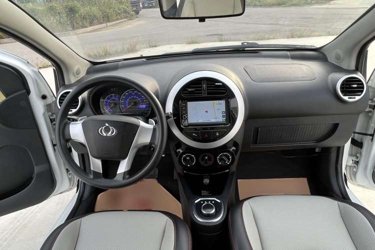 Used Geely Auto Panda 2016 1.0L IMT "Mengdong" Edition Center Console