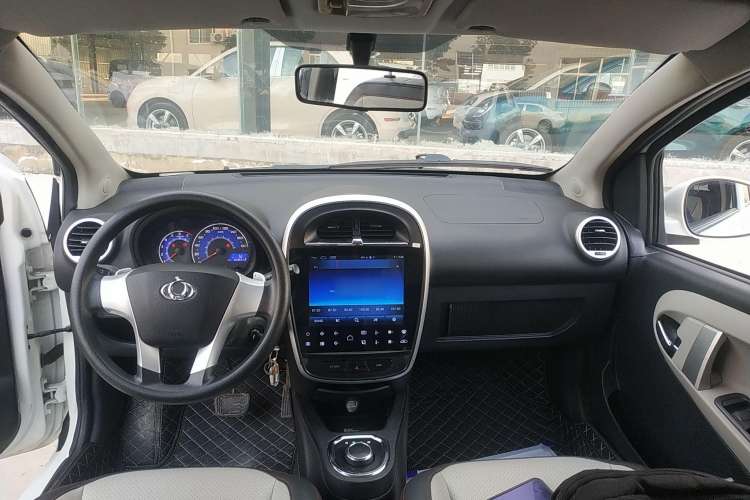 Used Geely Auto Panda 2016 1.0L IMT Cool Fun Edition Center Console