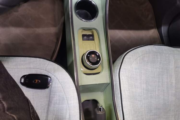 Used Geely Auto Panda 2023 Panda Mini 200km Endurance Bear Gear Lever